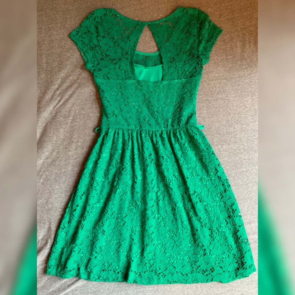 GREEN LACE DRESS - Picture 5 of 5
